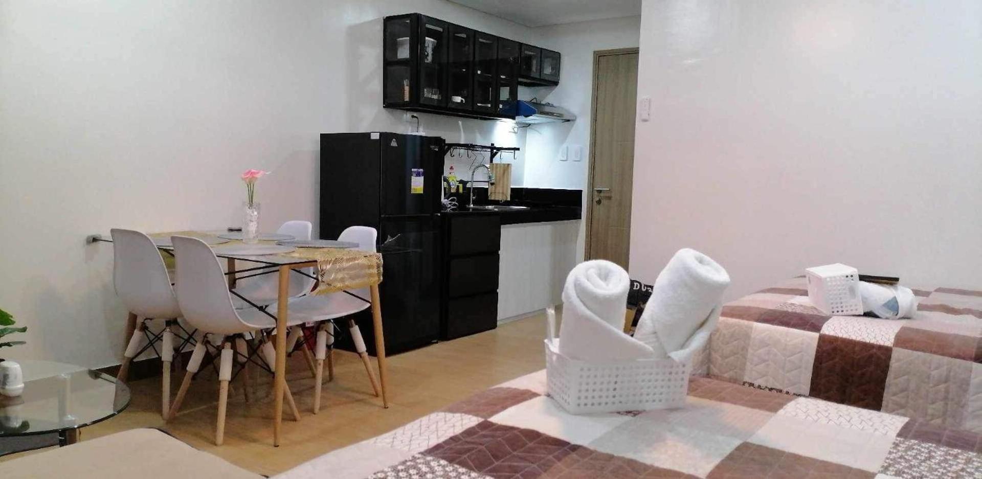 J & F Homestay - Cavite, Philippines Trece Martires Dış mekan fotoğraf